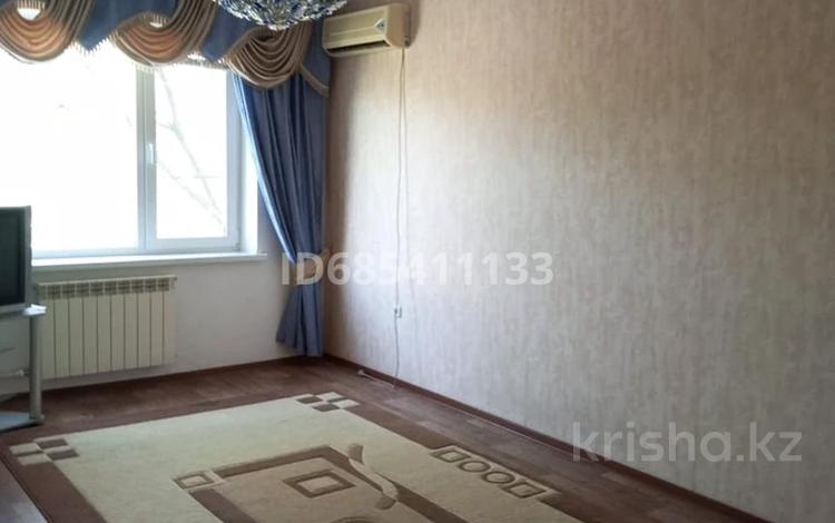 2-комнатная квартира · 56.7 м² · 3/5 этаж, мкр 8, Гришина 70/1 — 101стр.дивизии,Гришина за 160 000 ₸ в Актобе — фото 2