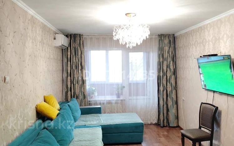 3-комнатная квартира · 70 м² · 5/5 этаж, мкр Аксай-2 за 330 000 ₸ в Алматы, Ауэзовский р-н — фото 2