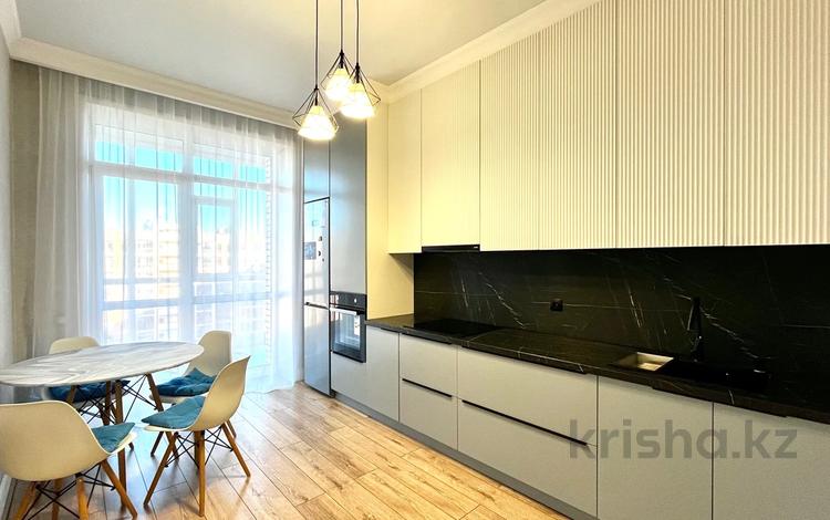 1-комнатная квартира, 40 м², 11/12 этаж помесячно, Чингиз Айтматов 60 за 180 000 〒 в Астане, Есильский р-н — фото 2