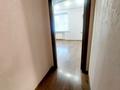 3-комнатная квартира · 60 м² · 3/5 этаж, Мухита — 11 школа за 23.5 млн ₸ в Уральске, мкр Школьник — фото 24