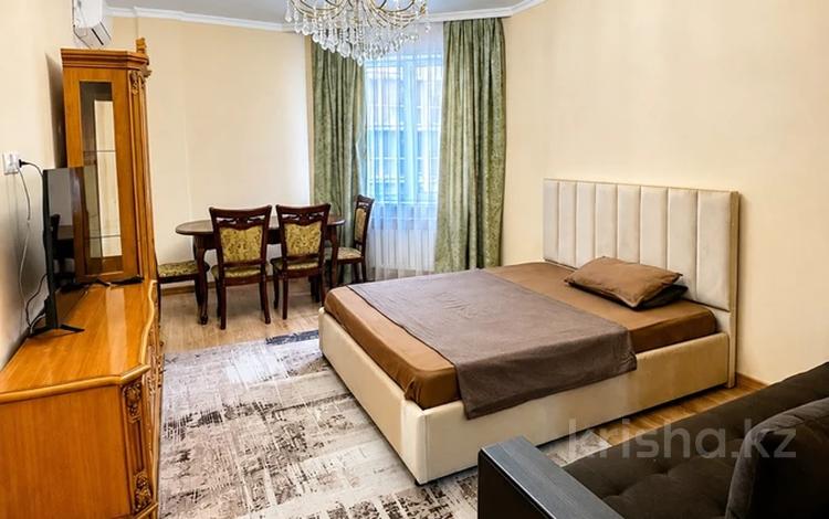 2-комнатная квартира · 79 м² · 5/12 этаж, Кабанбай батыра 252 за 25 000 ₸ в Алматы, Алмалинский р-н — фото 95