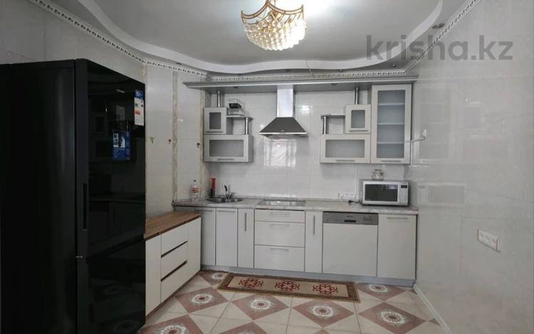 3-комнатная квартира · 120 м² · 9/14 этаж, Торайгырова 25 за 400 000 ₸ в Алматы, Бостандыкский р-н — фото 10