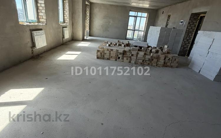 3-комнатная квартира · 74.5 м² · 7/8 этаж, Муканова 51 за 28 млн ₸ в Караганде, Казыбек би р-н — фото 2