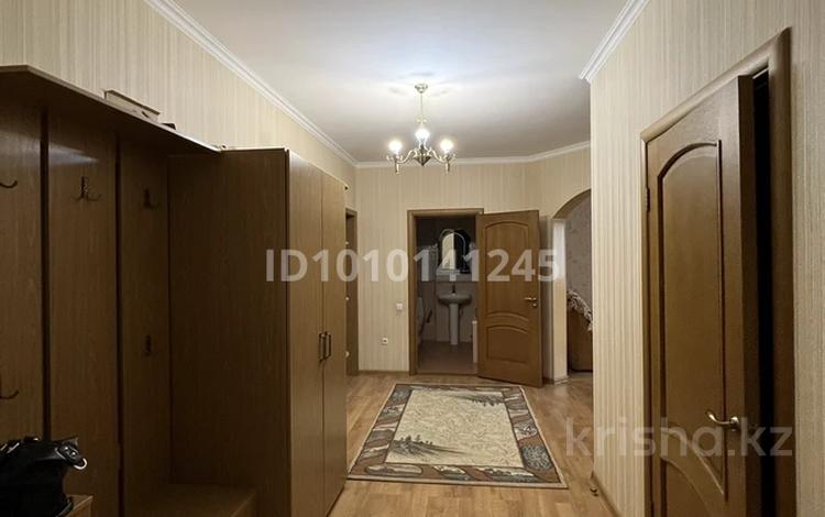 2-комнатная квартира · 80.9 м² · 3/9 этаж, мкр Жетысу-2 80 за 300 000 ₸ в Алматы, Ауэзовский р-н — фото 2