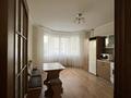 2-комнатная квартира · 80.9 м² · 3/9 этаж, мкр Жетысу-2 80 за 300 000 ₸ в Алматы, Ауэзовский р-н — фото 2