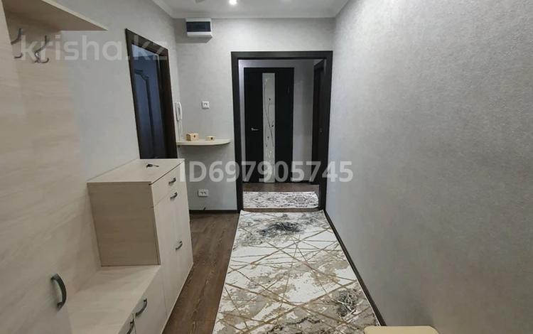 2-бөлмелі пәтер · 56 м² · 2/9 қабат, 4 мкр 16 — Парк, бағасы: 200 000 ₸ в Аксае — фото 2
