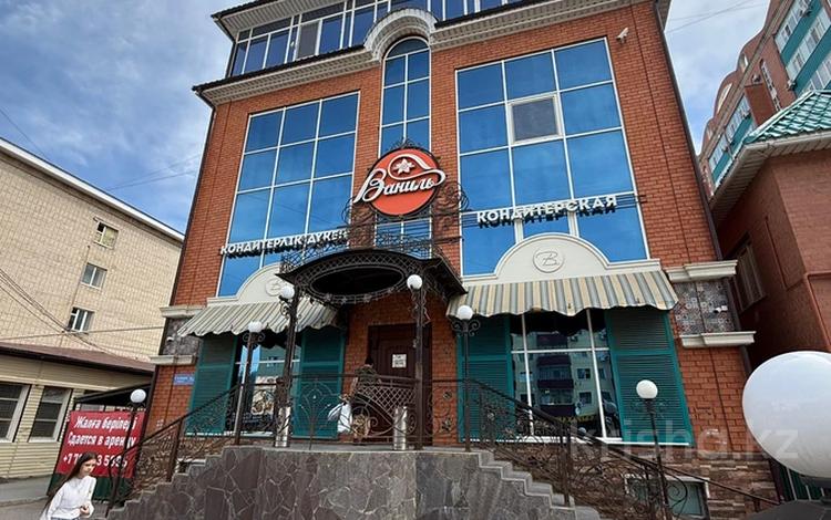 Еркін, кеңселер, дүкендер мен бутиктер, қоймалар, қоғамдық тамақтану орны, сұлулық салондары, монша, қонақ үй және демалыс орындары, фитнес және спорт, медорталықтар мен дәріханалар, білім орталықтары, ойын-сауық, конференц-залдар, кабинеттер және жұмыс орындары, студиялар · 633.8 м², бағасы: 2.4 млн ₸ в Актобе — фото 2