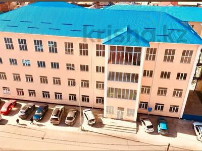 Еркін, кеңселер, қоймалар, қоғамдық тамақтану орны, монша, қонақ үй және демалыс орындары, медорталықтар мен дәріханалар, білім орталықтары, ойын-сауық · 3845 м², бағасы: 120 млн 〒 в Атырау, мкр Центральный