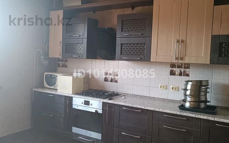 1-комнатная квартира · 52 м² · 2/10 этаж, мкр Акбулак, Чуланова за 250 000 ₸ в Алматы, Алатауский р-н — фото 2