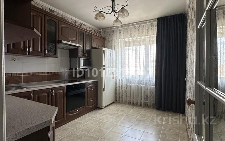 2-комнатная квартира · 60 м² · 8/10 этаж, мкр Юго-Восток, Шахтёров 74 за 26 млн ₸ в Караганде, Казыбек би р-н — фото 2