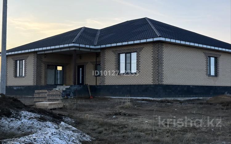 Жеке үй · 6 бөлме · 280 м² · 10 жүзд., Акшат 3 695, бағасы: 40 млн ₸ в Актобе, жилой массив Акшат — фото 4