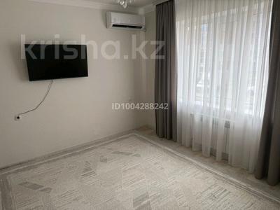 3-комнатная квартира · 70 м² · 2/9 этаж, Самал 98/1 за 29 млн 〒 в Уральске