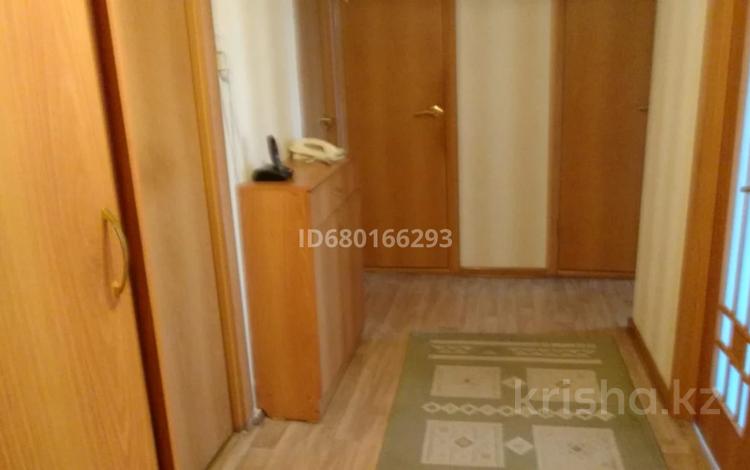 3-комнатная квартира, 62 м², 3/5 этаж, Ермекова 83 за 25 млн 〒 в Караганде, Казыбек би р-н — фото 2