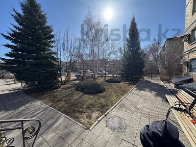 4-комнатная квартира · 150 м² · 3/5 этаж, Ерубаева 50/2 — Т.д. Азат за 800 000 〒 в Караганде, Казыбек би р-н