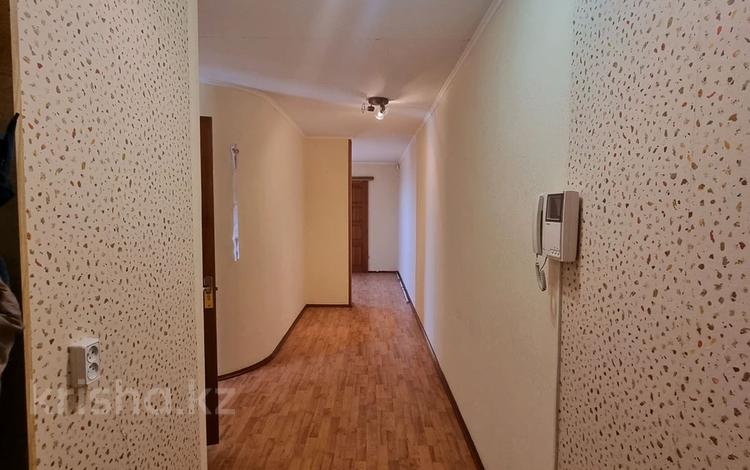 4-комнатная квартира · 74.9 м² · 3/3 этаж, Алии Молдагуловой 18 за 17 млн ₸ в Экибастузе — фото 2