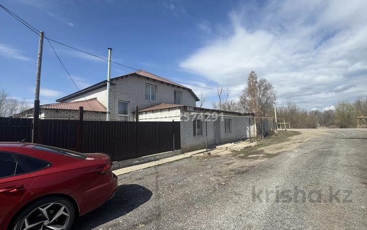 Отдельный дом · 4 комнаты · 250 м² · 8 сот., мкр Шанхай — Азф-3 за 20 млн ₸ в Актобе — фото 2
