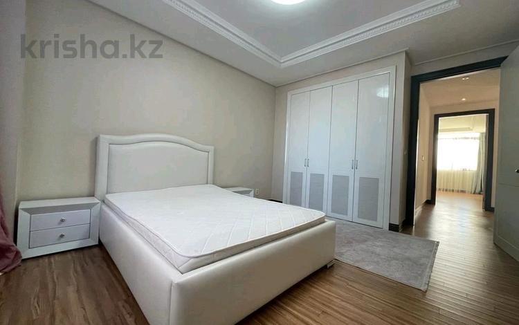 3-комнатная квартира, 140 м² помесячно, Байтурсынова 1 за 450 000 〒 в Астане, Алматы р-н — фото 2