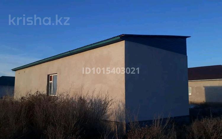 Отдельный дом · 3 комнаты · 70 м² · 10 сот., Аксуатский , с Ж.Махамбетов, ул. 16 37 за 7.5 млн ₸ в  — фото 2