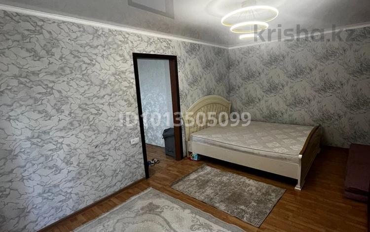 1-бөлмелі пәтер · 36 м² · 2/2 қабат, мкр Таугуль-3, улица Б. Римова 3, бағасы: 160 000 ₸ в Алматы, Ауэзовский р-н — фото 2