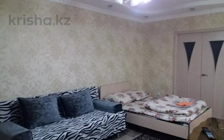 1-комнатная квартира, 35 м², 2 этаж посуточно, Ниеткалиева за 7 000 〒 в Таразе — фото 2