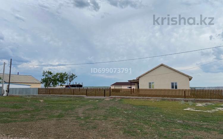 Жеке үй · 4 бөлме · 100 м² · 25 сот., Нура, бағасы: 38 млн 〒 в Кабанбае Батыра — фото 3