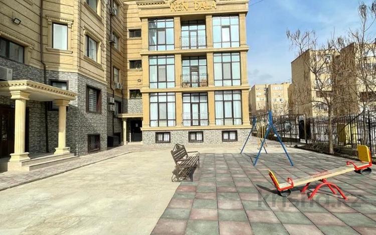 3-комнатная квартира · 102.2 м² · 2/5 этаж, 15-й мкр 22 за 53 млн ₸ в Актау — фото 9