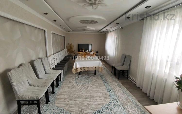 Отдельный дом · 7 комнат · 200 м² · 12 сот., мкр Кунгей 99 — Кайрата Тлеугабулова 99 за 33 млн 〒 в Караганде, Казыбек би р-н — фото 2