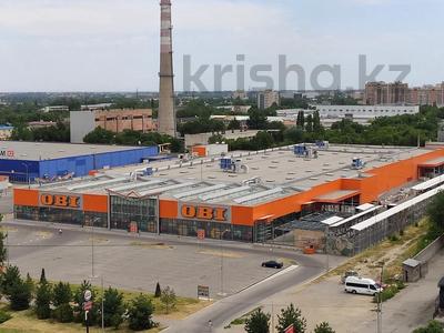 Свободное назначение, офисы, магазины и бутики, склады, азс, автосервисы и автомойки, общепит, салоны красоты, сельское хозяйство, бани, гостиницы и зоны отдыха, фитнес и спорт, медцентры и аптеки, образование, развлечения, конференц-залы, кабинеты и рабочие места, студии · 1500 м² за 500 000 〒 в Алматы, Ауэзовский р-н