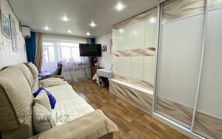 3-комнатная квартира · 59 м² · 5/5 этаж, Пришахтинск, 21й микрорайон 11 за 14 млн ₸ в Караганде, Алихана Бокейханова р-н — фото 2
