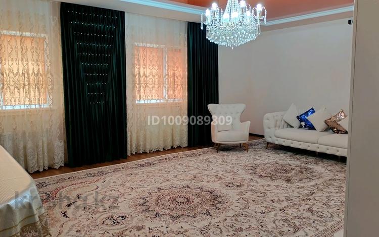 Отдельный дом · 4 комнаты · 160 м² · 10 сот., мкр Жумыскер, Ахметова — Сундеталиева за 25 млн 〒 в Атырау — фото 2