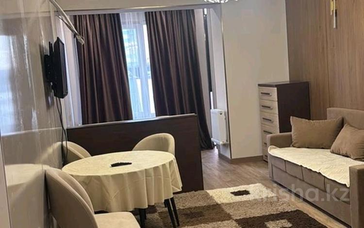 1-комнатная квартира · 30 м² · 4/17 этаж, Ауэзова 2/8 за 280 000 ₸ в Алматы, Алмалинский р-н — фото 2