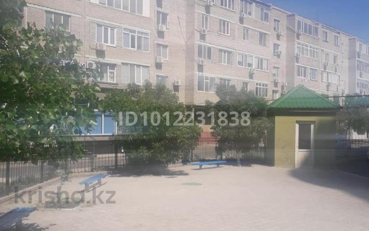 2-бөлмелі пәтер · 64.3 м² · 2/5 қабат, Каныш Сатбаева 25, бағасы: 22 млн ₸ в Атырау — фото 2
