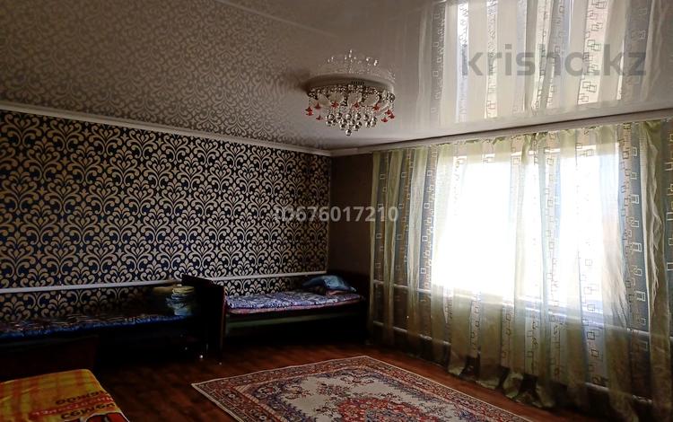 5-комнатный дом посуточно, 180 м², 100 сот., 78 коммунар 28а за 3 000 〒 в Каркаралинске — фото 2