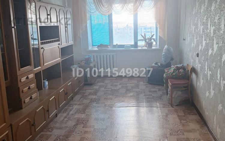 3-бөлмелі пәтер · 67 м² · 8/9 қабат, мкр Строитель, бағасы: 19.7 млн ₸ в Уральске — фото 2