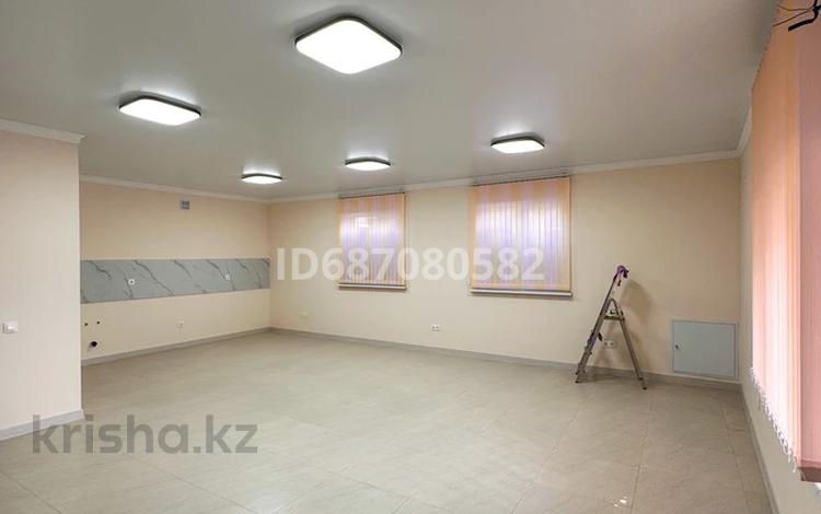 Офисы · 50 м² за 400 000 ₸ в Алматы, Медеуский р-н — фото 2