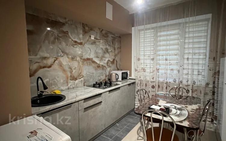 1-комнатная квартира · 50 м² · 2/6 этаж, Адмирал Льва Владимирского 2В за 11 000 ₸ в Атырау — фото 34