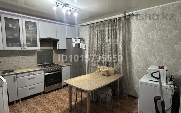 2-комнатная квартира · 65 м² · 3/9 этаж, мкр Женис, Мкр Кунаева 57 за 27.5 млн ₸ в Уральске — фото 2