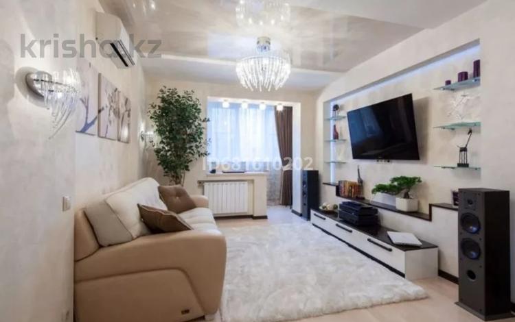 3-комнатная квартира, 64 м², 2/5 этаж посуточно, Аманжолова за 10 000 〒 в Уральске — фото 3
