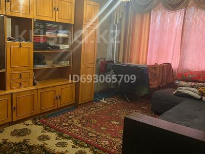 2-комнатная квартира, 57 м², 3/9 этаж помесячно, мкр Аксай-2 66 за 215 000 〒 в Алматы, Ауэзовский р-н