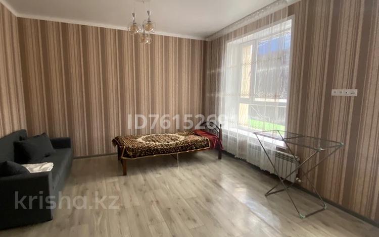 1-комнатная квартира · 36 м² · 2/5 этаж, Муканова — Муканова и Таттимбета за 130 000 ₸ в Караганде, Казыбек би р-н — фото 2
