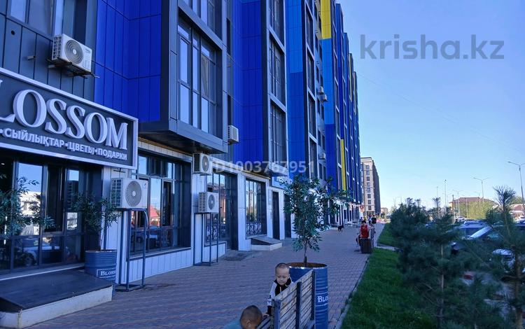 2-бөлмелі пәтер · 79 м² · 8/10 қабат, мкр Жулдыз, Самал — Самал, бағасы: 38 млн ₸ в Уральске — фото 2