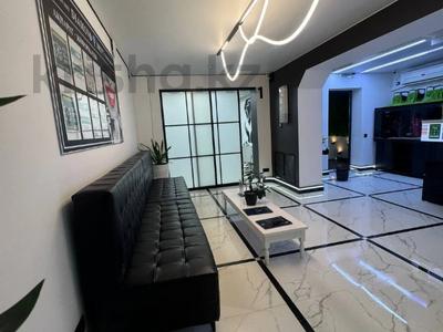 Свободное назначение, медцентры и аптеки · 127 м² за 155 млн 〒 в Актобе, мкр 8