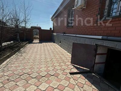 Отдельный дом · 5 комнат · 220 м² · 9 сот., Маяковского 68 за 65 млн ₸ в Петропавловске