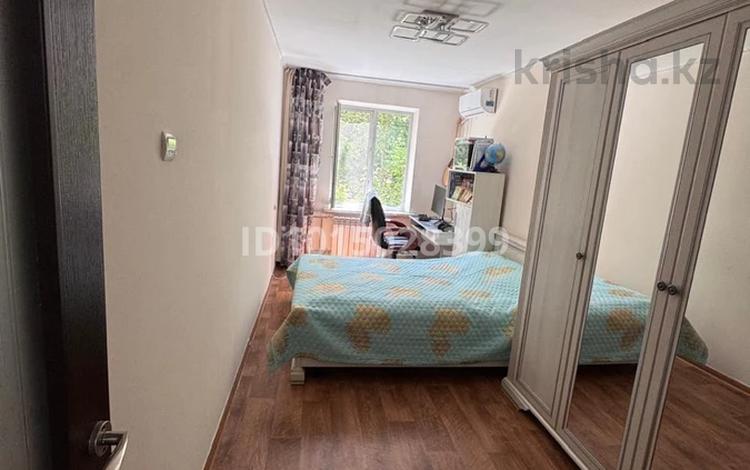 3-комнатная квартира · 60 м² · 2/5 этаж, мкр Аксай-2 1 за 38 млн ₸ в Алматы, Ауэзовский р-н — фото 2