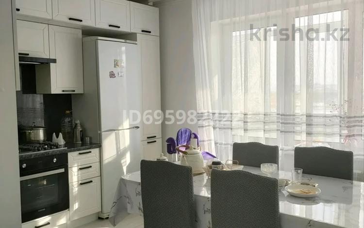 4-комнатная квартира, 130 м², 5/9 этаж помесячно, Самал 110