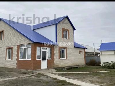 Отдельный дом · 6 комнат · 131 м² · 131 сот., Береке (Память Ильича), Береке (Память Ильича) Қ.Тыныбекова 6 — Возле ресторана Нарын за 30 млн ₸ в Атырау