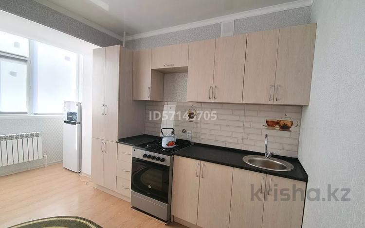 2-комнатная квартира · 70 м² · 3/9 этаж, улица Бокенбай Батыра 131 за 12 000 〒 в Актобе — фото 8