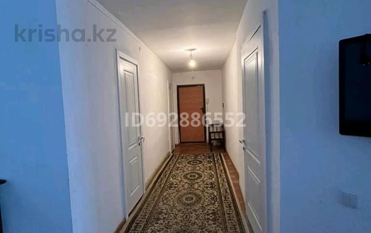 2-бөлмелі пәтер, 57 м², 3/9 қабат, мкр Нурсат — Возле Акимата, бағасы: 22 млн 〒 в Шымкенте, Каратауский р-н — фото 2