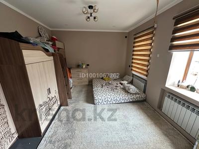 Продажа домов и дачи в Шымкенте: Отдельный дом · 6 комнат · 200 м² · 5 сот., 11-й микрорайон, 11-й микрорайон 174 — Енбекшинский РОВД за 60 млн 〒 Отдельный дом · 6 комнат · 200 м² · 5 сот., 11-й микрорайон, 11-й микрорайон 174 — Енбекшинский РОВД за 60 млн 〒 в Шымкенте, Енбекшинский р-н