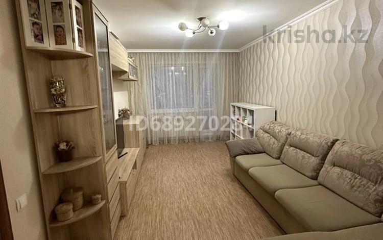 2-комнатная квартира, 43 м², 2/5 этаж, 6 микрорайон 51 за 10.5 млн 〒 в Темиртау — фото 2